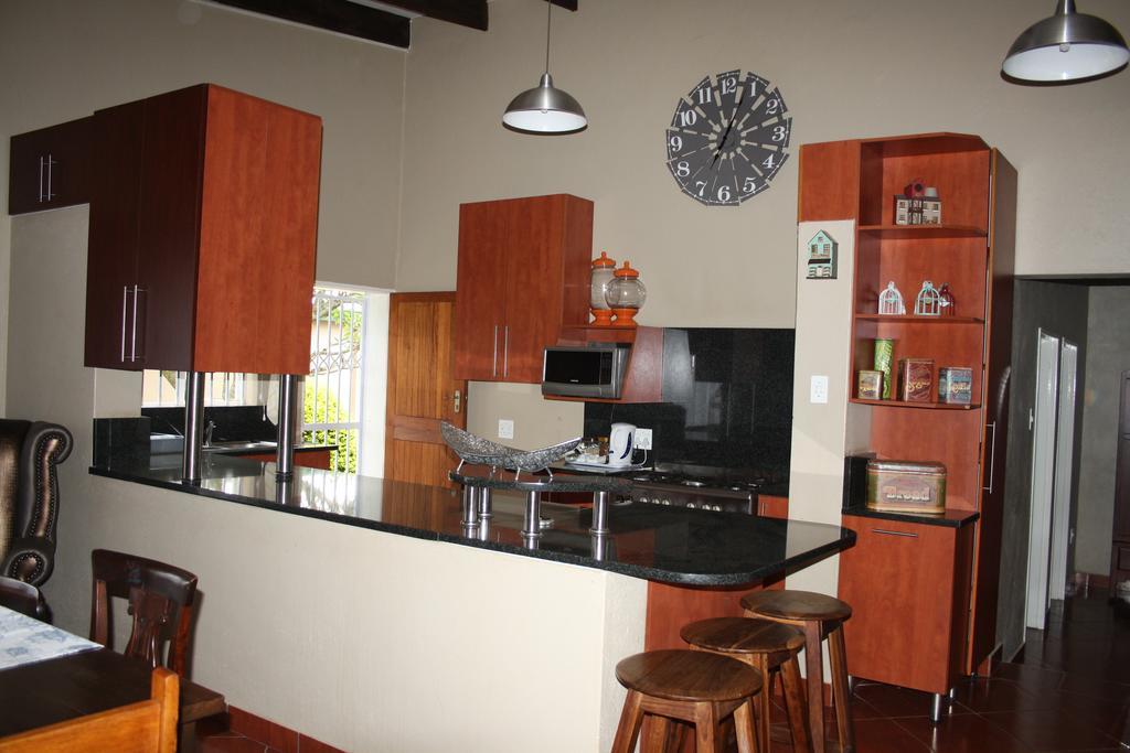 Jelani Guest House White River Bagian luar foto